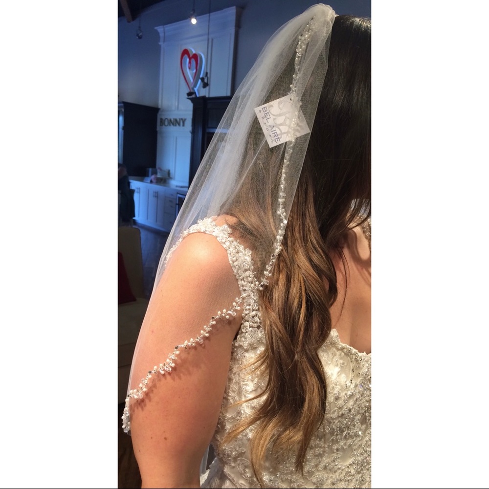 NWT Bel Aire Bridal Bead & Pearl Scalloped Veil